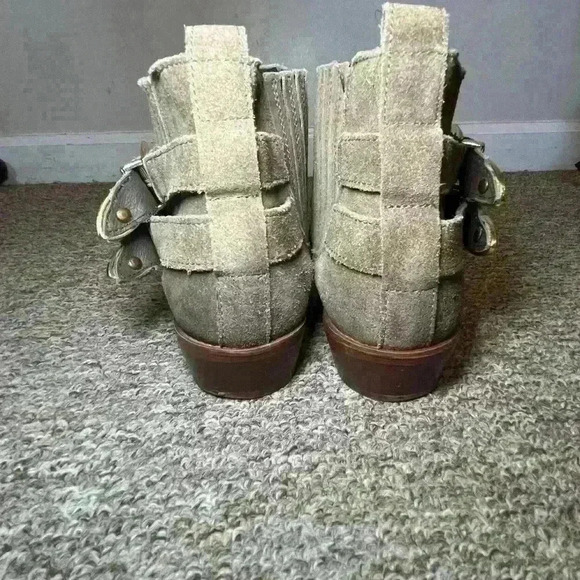 Steve Madden Suede Booties Gold Buckle Pointed Toe Size 8 | Boho Western Style - Picture 6 of 6